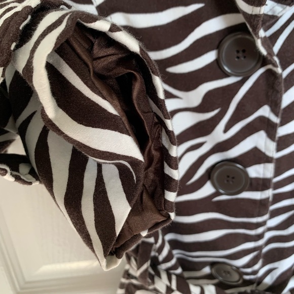 Talie Brown & White Animal Print Zebra Print Chic Y2K Jacket Feminine Trending - Picture 8 of 16